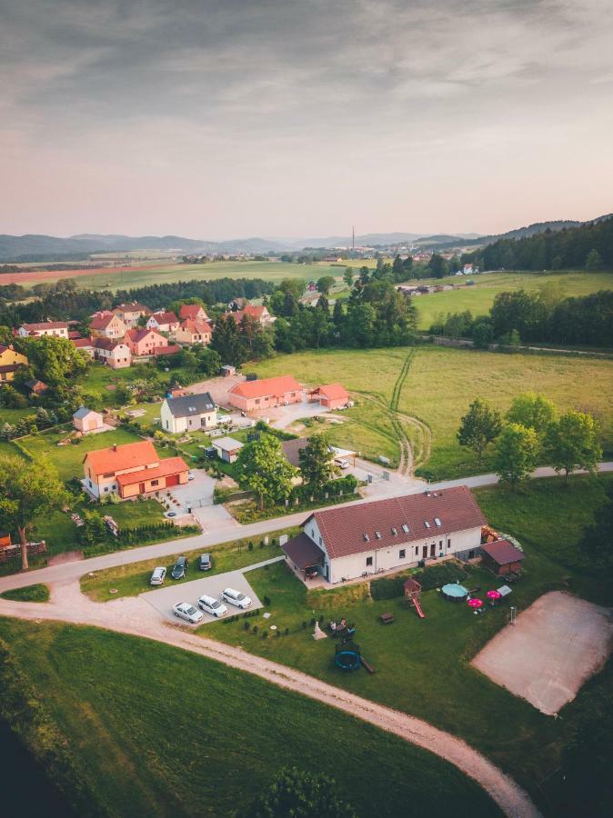 Penzion Na Podlesi Ve Zlate Korune Zlatá Koruna Dış mekan fotoğraf
